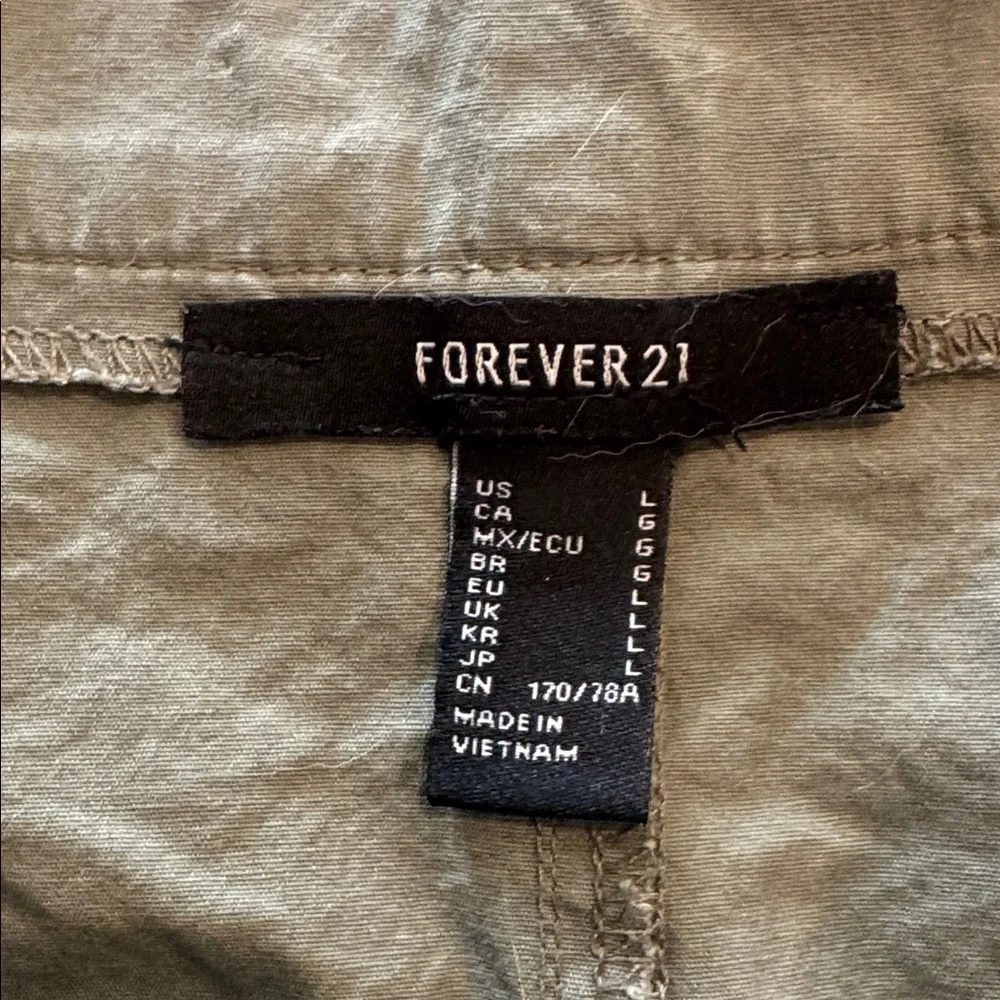 Forever 21 Sage Green Women's Cargo Shorts - Picture 3 of 3